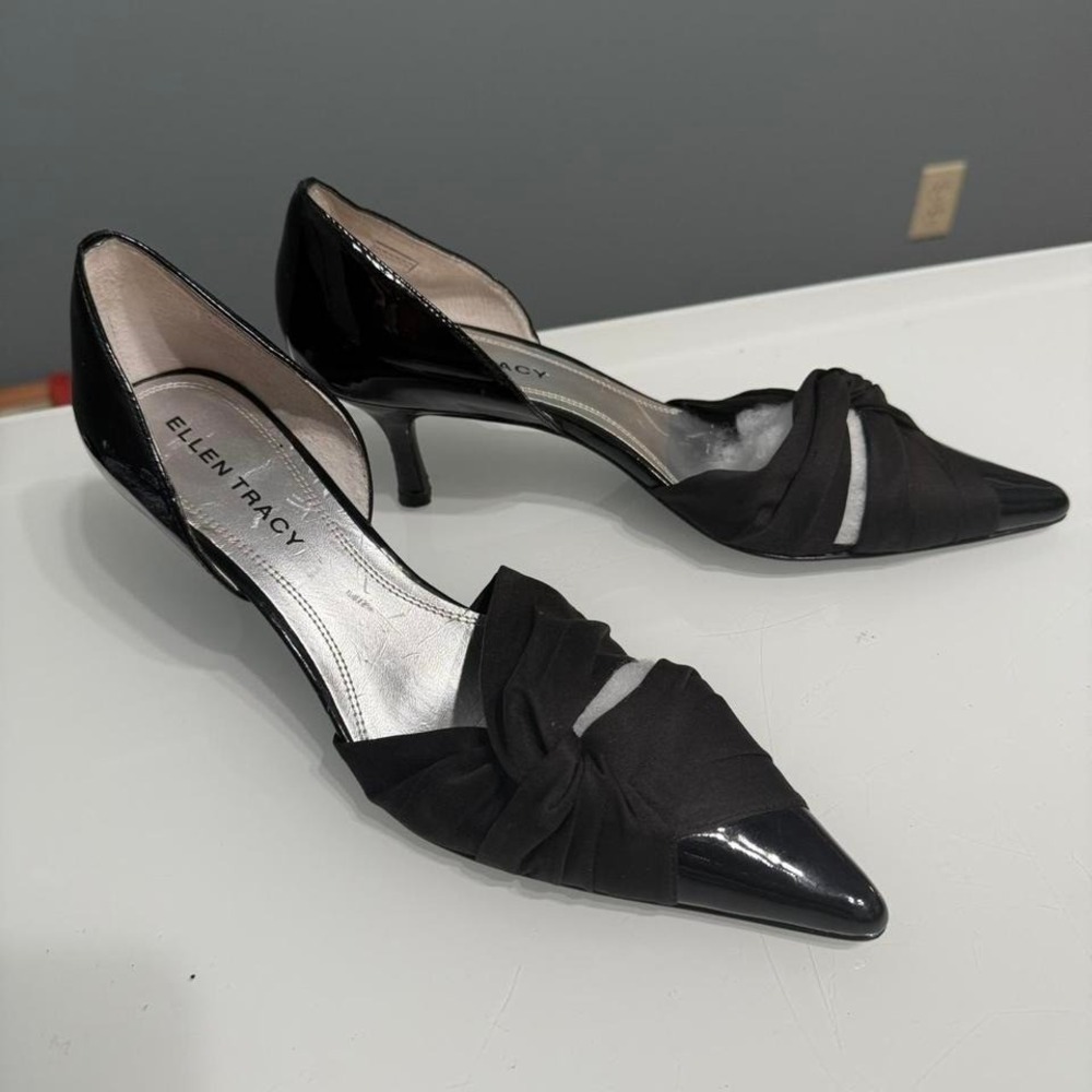 Ellen Tracy Black Patent & Fabric Kitten Heels – Size 8
